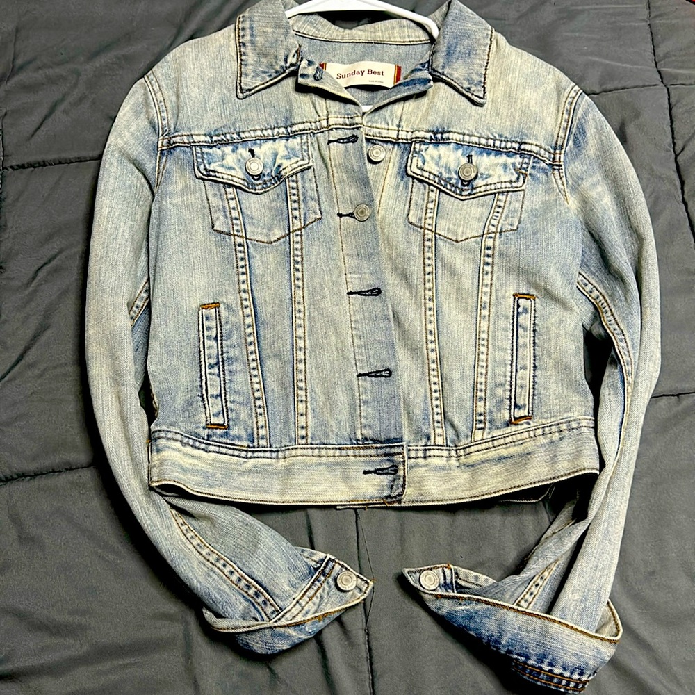 Aritzia Sunday Best Lightwash Denim Jean Jacket Size M fashion design